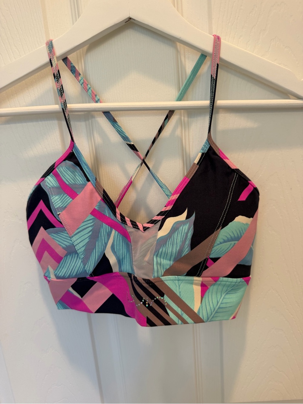 WIN Fitness Wear Peru Tropical Mesh Insert Activewear Top sports bra